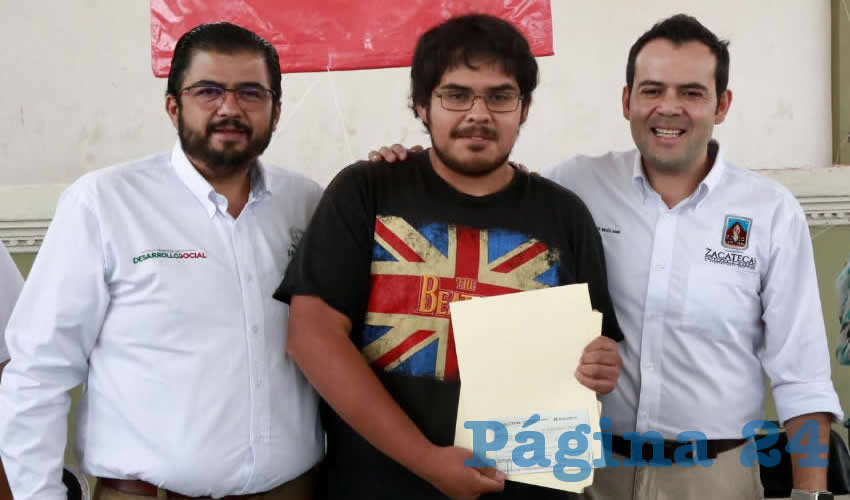 Gracias al trabajo unido del estado y ayuntamientos, el titular de la Sedesol, Roberto Luévano Ruiz, informó que se ha podido llegar a las comunidades y a la ciudadanía con obras que realmente hacen falta, no de renombre, sino aquellas que cubren verdaderas necesidades.
