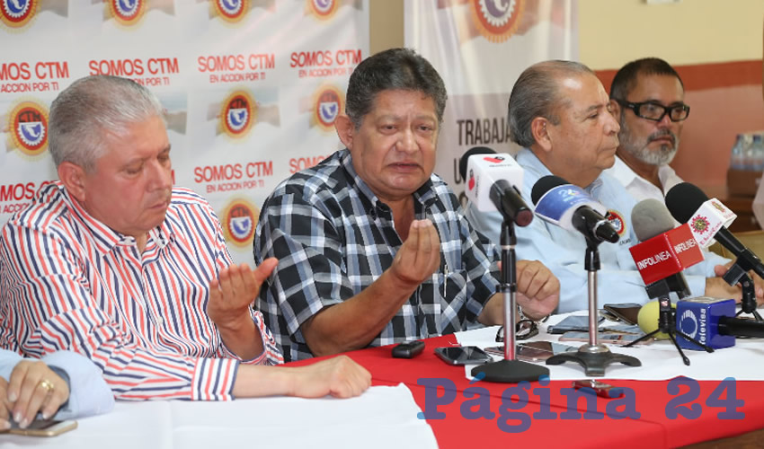 Roberto Mora M&aacute;rquez, secretario general del Sindicato de Trabajadores de Autotransporte (Foto: Eddylberto Lu&eacute;vano Santill&aacute;n)
