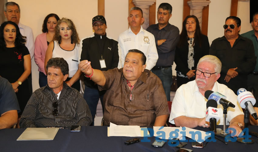 Sindicalizados del SUTEMA en apoyo para Federico Dom&iacute;nguez (Foto: Eddylberto Lu&eacute;vnao Santill&aacute;n)