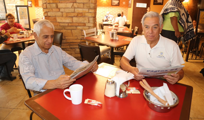 Filiberto Rangel Jiménez y Arturo Ávila Zavala compartieron el primer alimento del día en el restaurante Las Antorchas