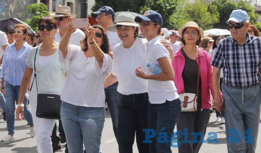 Entre los manifestantes estaban el priísta Alan D. Capetillo, los panistas Gustavo Báez Mascorro y Manuel Alejandro Monreal Dávila, que gritaba a todo pulmón: “¡No te metas con mis hijos!”