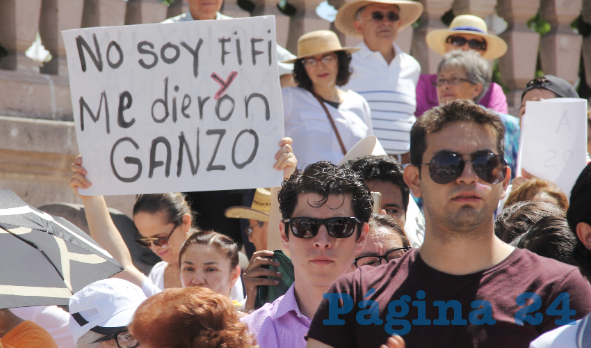 Los inconformes se dieron cita en punto de las 11:00 en el cruce de la avenida Madero y 28 de Agosto