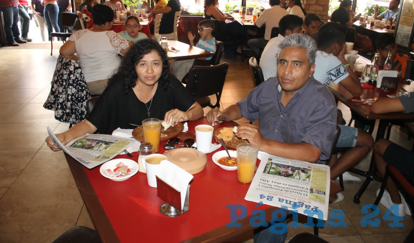 Rocío López y Demian Ruiz disfrutaron su primer alimento del día en el restaurante Las Antorchas