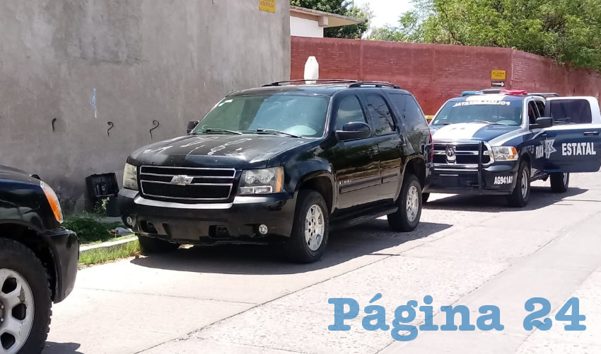 Tras obtener jugoso bot&iacute;n de la sucursal de AT&T en Velaria Mall, los maleantes escaparon en esta camioneta Chevrolet Tahoe y la abandonaron en La Barranca, para continuar huyendo en otro veh&iacute;culo