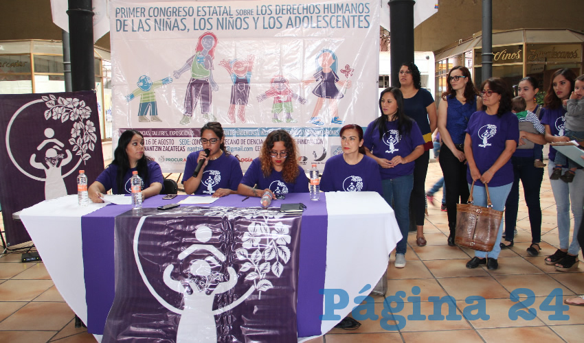 Feministas integrantes del colectivo Nantzin Zacatecas anuncian el primer Congreso Estatal de los Derechos Humanos de las Niñas, Niños y Adolescentes que se realizará durante el próximo 15 y 16 de agosto en el Consejo Zacatecano de Ciencia, Tecnología e Innovación (Cozcyt) (Foto Rocío Castro Alvarado)
