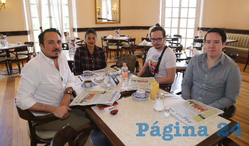 En Sanborns Francia desayunaron Kendor Macías Martínez, Margarita Orta Martínez, Gabriel Villalobos González y David Zermeño