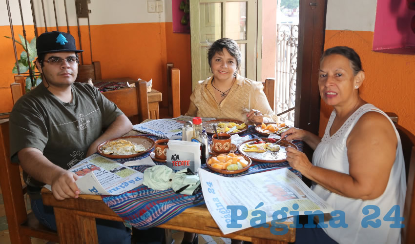 En el restaurante El Farolito almorzaron Miguel Casariego Castillero, Teresa Castillero Ponce de León y María del Carmen López Córdova