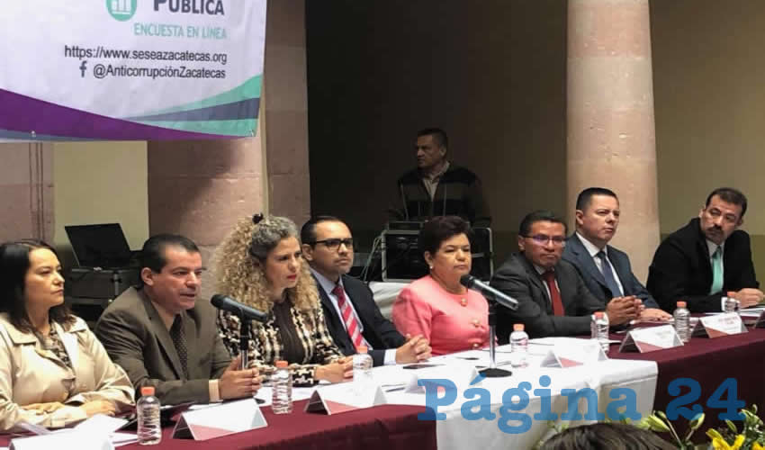 En conferencia de prensa, integrantes del Comité de Participación Ciudadana del Sistema Estatal Anticorrupción presentaron una encuesta que se realizará en línea para conocer las inquietudes y sugerencias que tiene la ciudadanía respecto al combate a la corrupción en Zacatecas (Foto Merari Martínez Castro)