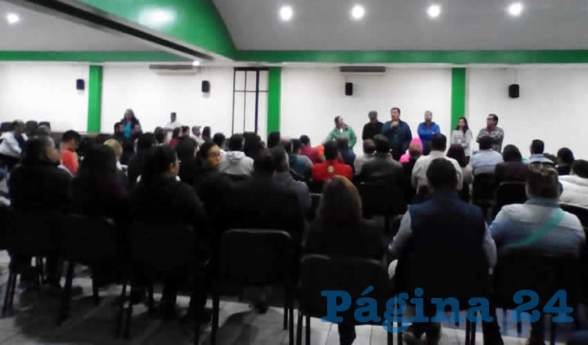 La mañana de ayer se reunieron autoridades educativas con miembros del Sindicato Único de Trabajadores de la Universidad Tecnológica de Zacatecas (Sututez) para tratar de levantar la huelga que estalló el 1 de julio (Foto: Cortesía)