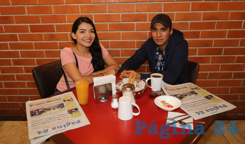 Anneth Flores Valencia y Juan Pablo Rosales Pedroza compartieron el primer alimento matutino en Las Antorchas
