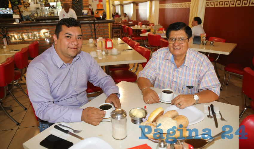 Normando López Meixueiro, secretario general de Trabajadores al Servicio del Estado y José Manuel Rosales Cortés desayunaron en el Restaurante Mitla