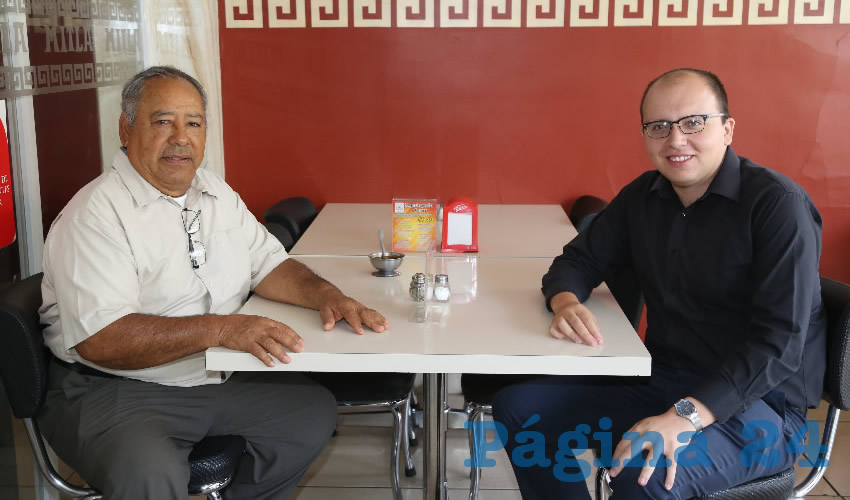Compartieron el primer desayuno del día en el restaurante Mitla Javier Evangelista Pérez y Rodrigo González Arredondo