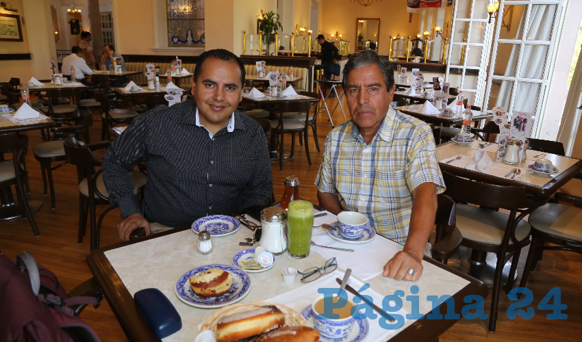 En Sanborns Francia almorzaron Carlos Tristán Esquivel, Abogado y Pablo Cortes de la Cruz, ex alcalde de Cosio