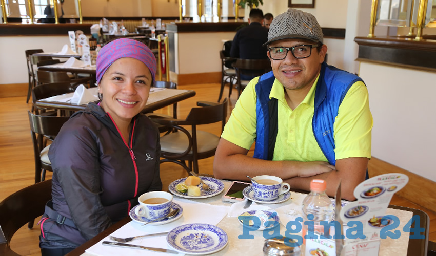 Leslie Lira Ortiz y Rubén Cerón Camacho, compartieron el pan y la sal en Sanborns Francia