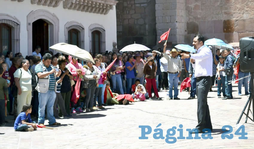 Los asistentes a la protesta pidieron a la Secretaría de Desarrollo Social (Sedesol), que su titular es Roberto Luévano Ruiz, acceder a programas que han anunciado, aunque no les han proporcionado información de las reglas de operación para ser beneficiarios (Foto Merari Martínez)