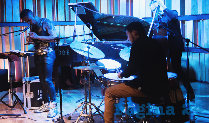 El foro cuenta con instalaciones para la ejecución de géneros como jazz, blues, bolero, funk, de cámara y contemporáneo