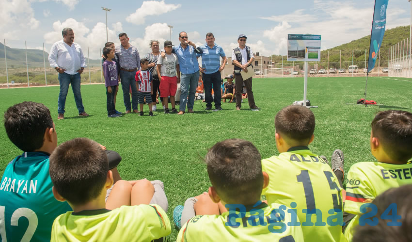 Se cuenta con una cancha de fútbol 11 habilitada con todos los elementos necesarios para la práctica de este deporte.