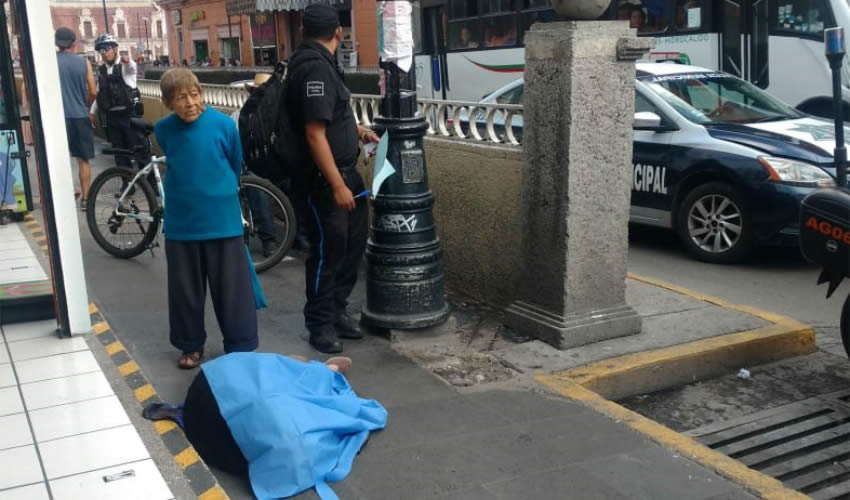 La muerte sorprendió a Ángela Chávez Muñoz, de 90 años de edad, cuando caminaba sobre avenida 5 de Mayo, cerca del cruce con andador Allende