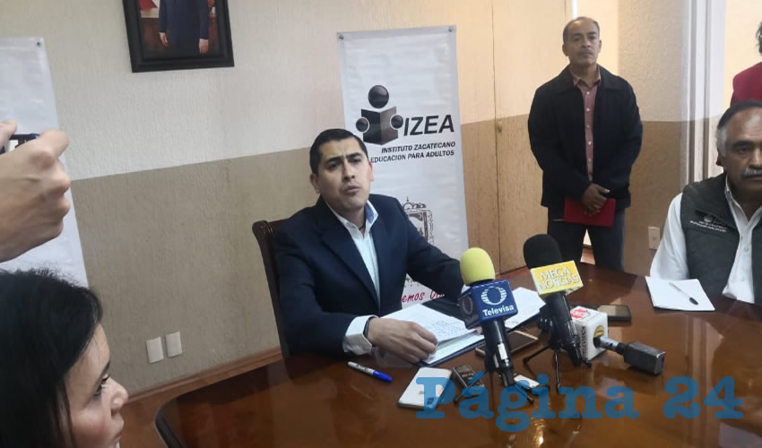 Carlos Aurelio Peña Badillo, director general del Instituto Zacatecano de Educación para Adultos (IZEA), informó que pese a la disminución de 15 millones de pesos al presupuesto anual de esta instancia gubernamental han realizado estrategia encaminadas a combatir el rezago educativo (Foto Cortesía)