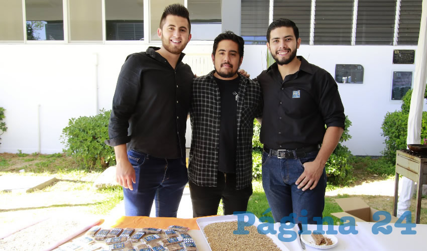 Los estudiantes de la UAA realizan la recolecci&oacute;n de bagazo en las empresas cerveceras locales, lo deshidratan, mezclan, hornean, enfr&iacute;an y empacan