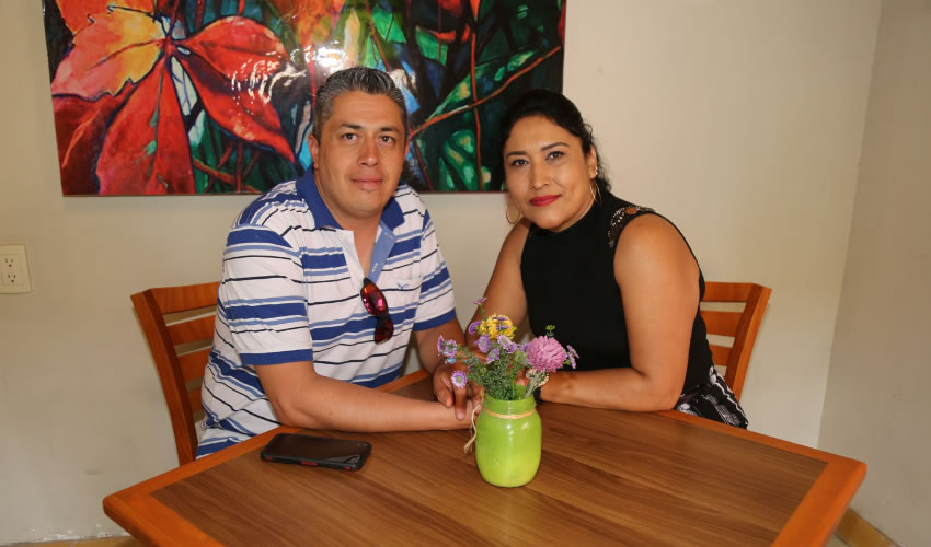 En el restaurante Azul Catedral compartieron el primer alimento de la mañana Iván Islas Martínez y Leonor Cisneros Lara