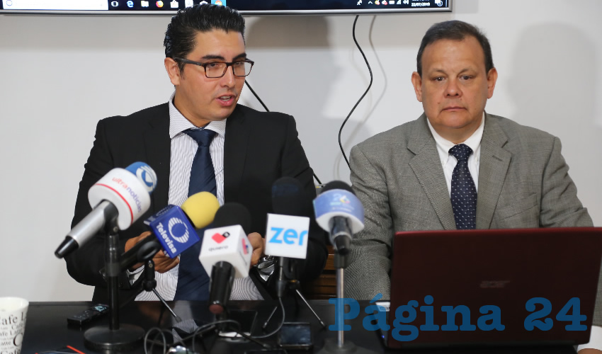 Rueda de Prensa de Economistas (Foto: Eddylberto Lu&eacute;vano Santill&aacute;n)