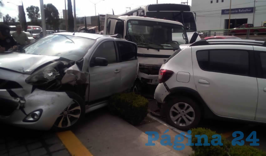 El percance ocurri&oacute; frente a Nissan Torres Corzo, en avenida Aguascalientes norte