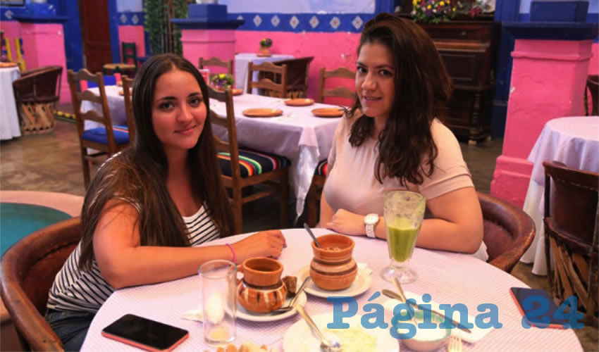 En el restaurante La Saturnina compartieron el pan y la sal Laila Barrios y Frida Mendoza