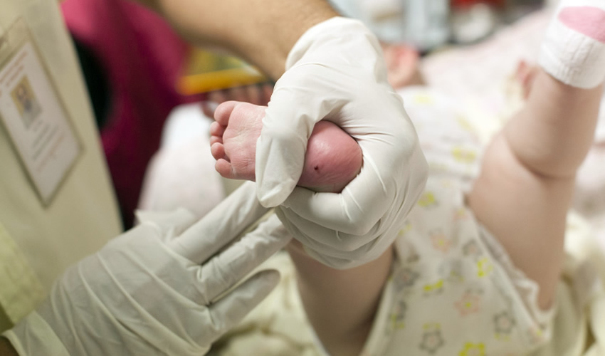 El tamiz neonatal es un proceso importante y necesario para la detecci&oacute;n a temprana edad de enfermedades metab&oacute;licas en reci&eacute;n nacidos 