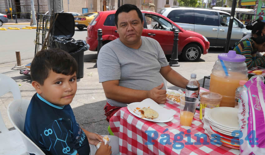 En Gorditas Rebe, en La Purísima, compartieron el pan y la sal Mateo Hernández Romo y su padre Guillermo Hernández Camacho
