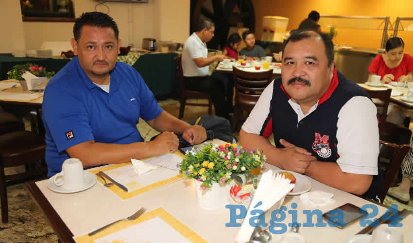 En el restaurante La Rueda del Hotel Quality Inn desayunaron Antonio Oviedo Flores y Luis Enrique García González, quienes nos visitan de Nuevo León