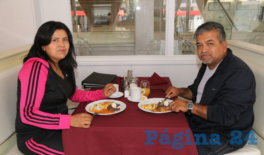 En el restaurante Café Campo Amor desayunaron María Guadalupe Cisneros de la Rosa y Saúl Martínez Zamora