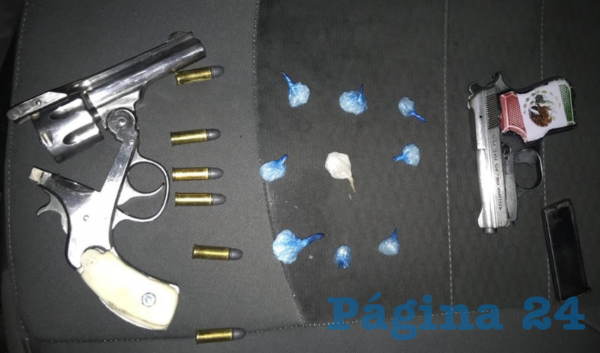 Las dos pistolas y las nueve dosis de droga que portaban Vladimir “N” “N”, de 30 años de edad y Jessica Adriana “N” “N”, de 28