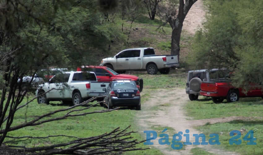 Polic&iacute;as ministeriales revisan un predio en Los Negritos, en donde de acuerdo a una llamada an&oacute;nima, se encuentran los restos de Marco Antonio