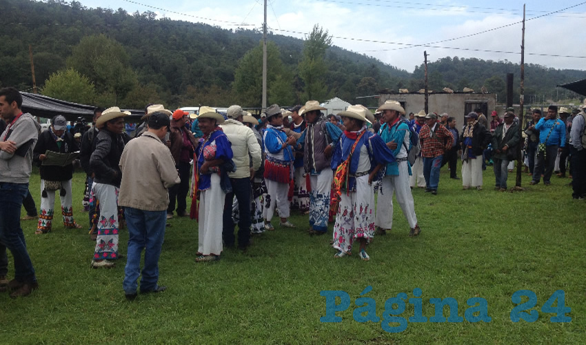 El hartazgo de la comunidad por no recibir servicios de calidad fue el detonante del movimiento que busca su autonomía: En este sitio, no sólo no hay trabajo, no hay agua potable ni drenaje, ni siquiera hay medicinas ni doctores. La inseguridad que viven es evidente