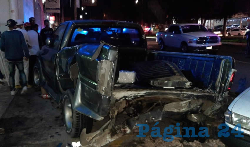 La menor Jimena Jazm&iacute;n fue prensada brutalmente contra la parte trasera de esta camioneta Dodge