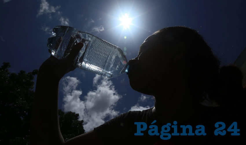 Se recomienda entre las 11:00 de la mañana y las 3:00 de la tarde no exponerse al sol (Foto: Archivo/ Martín Zetina/ Cuartoscuro)