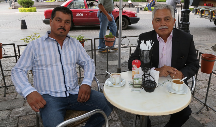 En Café Catedral departieron Juan Jesús Torres Sánchez y Jorge Saucedo Gaytán, diputado local