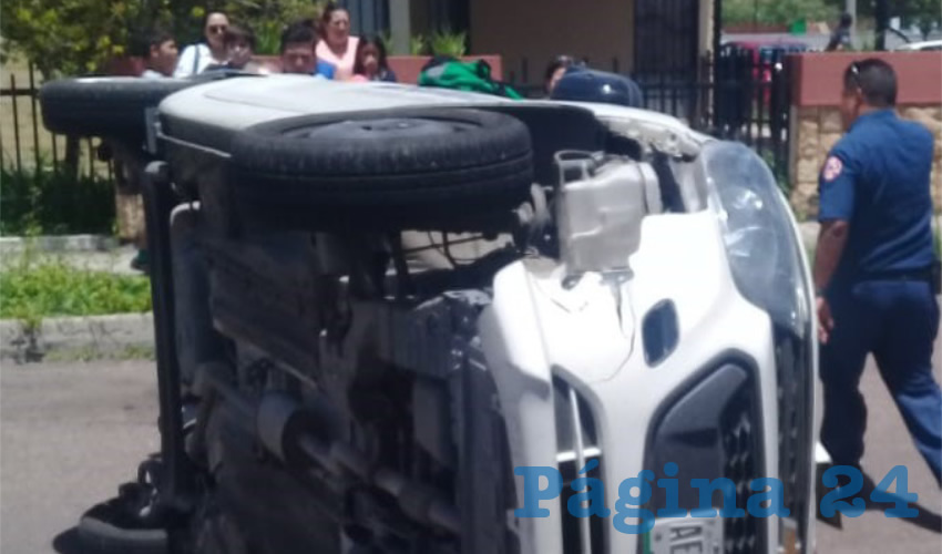 El auto Chevrolet Beat se volc&oacute; en la calle Veracruz