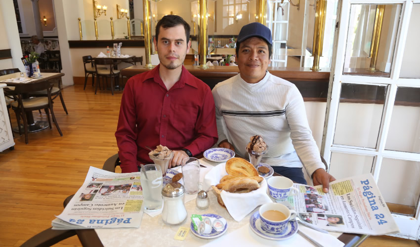 En Sanborns Francia almorzaron Moisés Ortiz Ortiz y Miguel Ángel Velázquez Zacarías