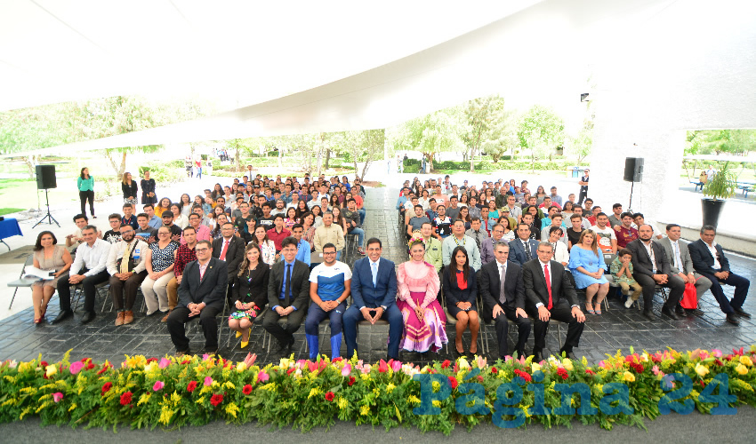 En la clausura del evento Ibarra Tejeda premió a los participantes del torneo interuniversitario