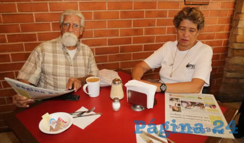 En Sanborns Francia desayunaron Rosa Elena Rosales de Lira y Raúl Rojas Briseño