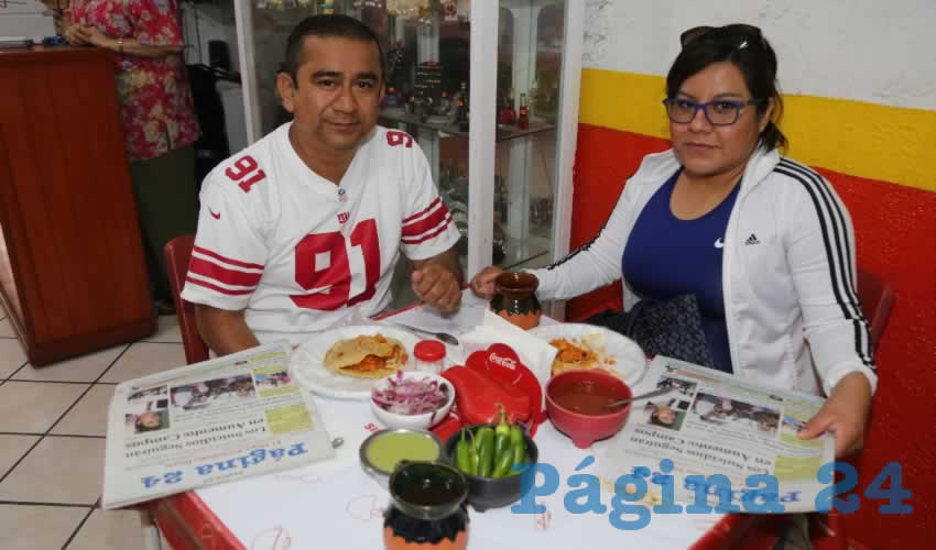 En Gorditas la Merced almorzaron Federico Acosta Covarrubias y Ángela Reyes López