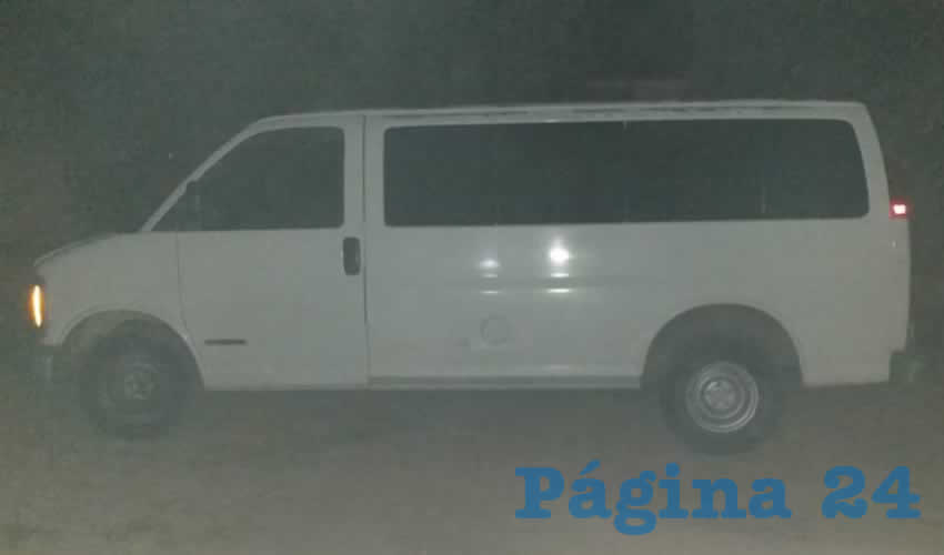La camioneta Chevrolet Express blanca, con la que Juan Ángel “N” “N” arrolló a su hijo de un año de edad