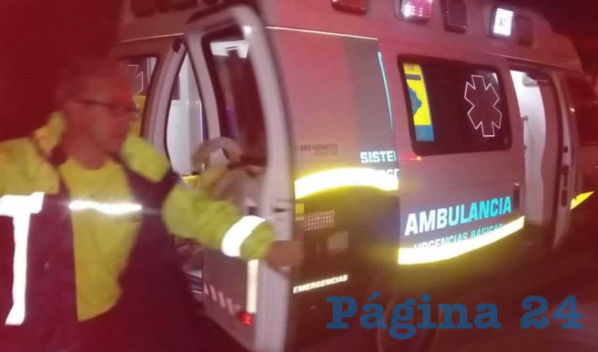 En una ambulancia del ISSEA, el herido fue llevado al Hospital General de Pabellón de Arteagaa