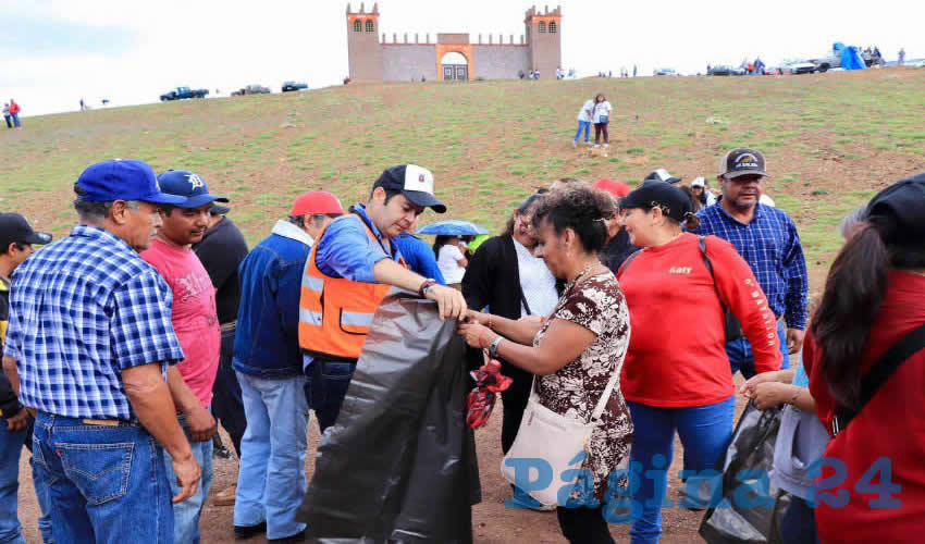 Ulises Mejía encabeza jornada de limpieza voluntaria número 24 en Lomas de Bracho