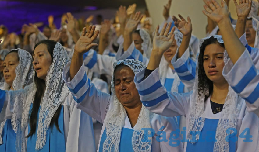 El ministro de comunicación de LLDM, Eliezer Gutiérrez Avelar, aseguró que en días pasados ingresaron a la iglesia 40 mil nuevos fieles, cifra que podría crecer con los bautismos que forman parte de la Santa Convocación/Fotos: Cuartoscuro
