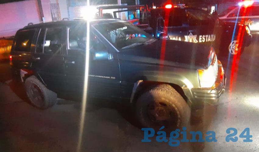 La camioneta Jeep Cherokee verde en donde era transportado el veneno