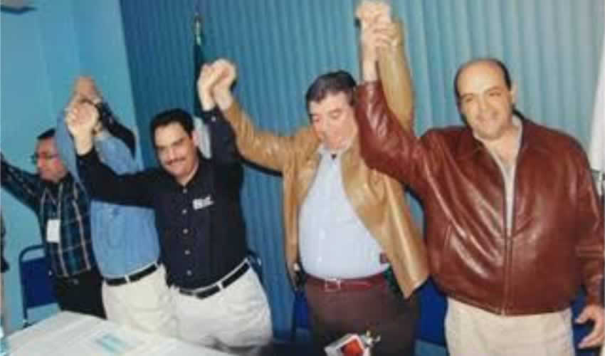 Felipe González –aquel pintoresco exmandatario panista de Aguascalientes que pasó a los anales de la picaresca política por traer siempre una pistola al cinto– es un roba-cabezales periodísticos