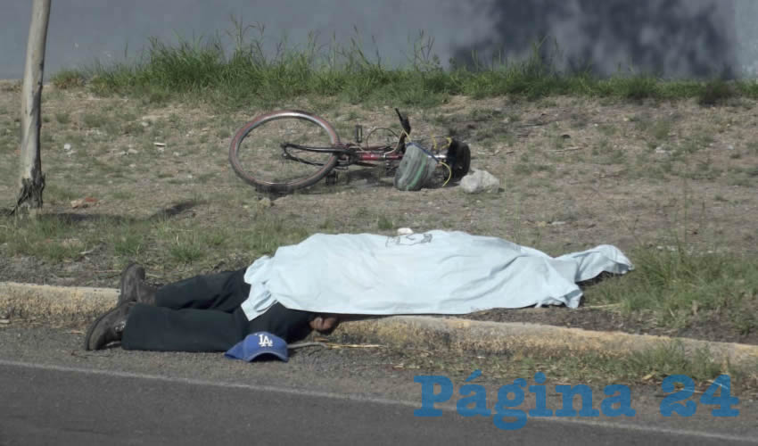 Sobre la carretera estatal 18 muri&oacute; Ramiro L&oacute;pez Neri